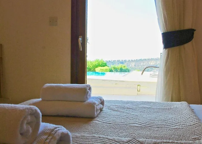 4 Bedroom Kourion With Private Pool, Aphrodite Hills 别墅