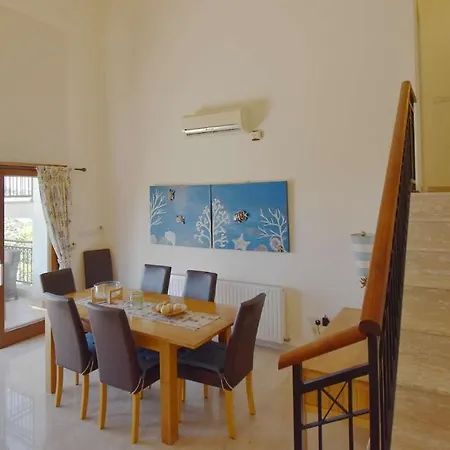 4 Bedroom Kourion With Private Pool, Aphrodite Hills Villa Kúklia