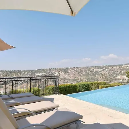 4 Bedroom Kourion With Private Pool, Aphrodite Hills فيلة