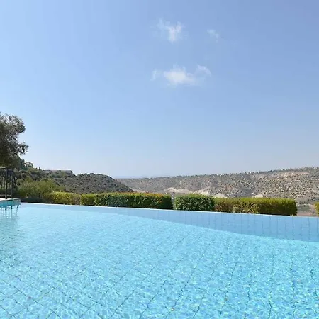 4 Bedroom Kourion With Private Pool, Aphrodite Hills Villa Kúklia