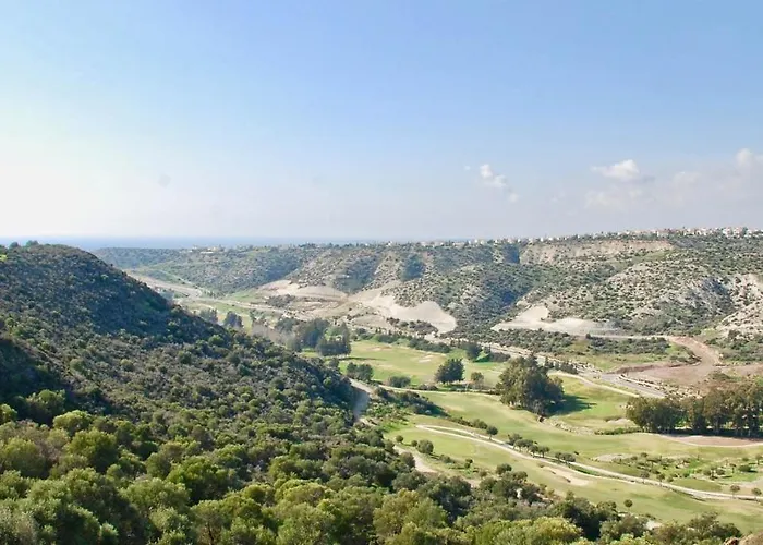 4 Bedroom Kourion With Private Pool, Aphrodite Hills Villa Kouklia